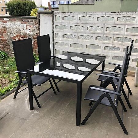 Charmante Gartenwohnung Mit Privatem Grossen Garten ケルン エクステリア 写真