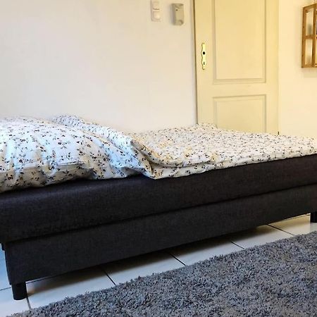 Charmante Gartenwohnung Mit Privatem Grossen Garten ケルン エクステリア 写真