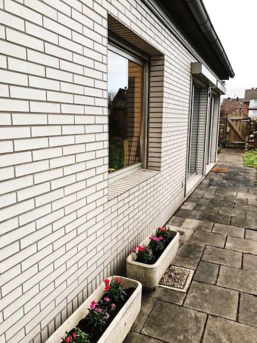 Charmante Gartenwohnung Mit Privatem Grossen Garten ケルン エクステリア 写真