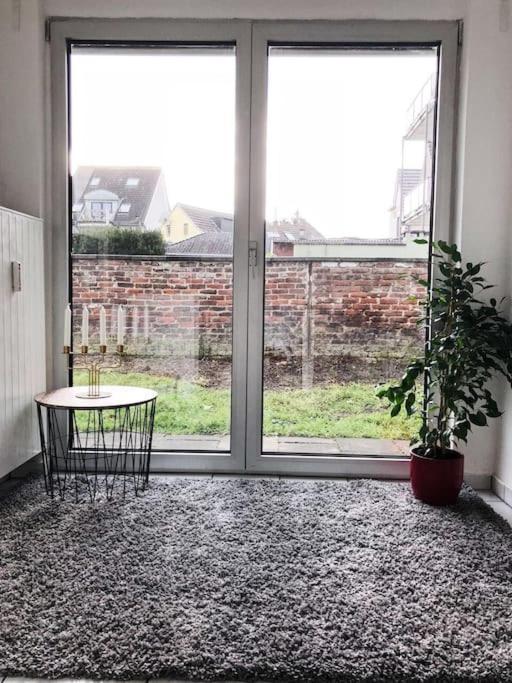 Charmante Gartenwohnung Mit Privatem Grossen Garten ケルン エクステリア 写真