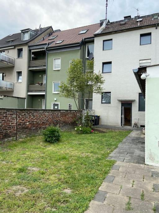 Charmante Gartenwohnung Mit Privatem Grossen Garten ケルン エクステリア 写真